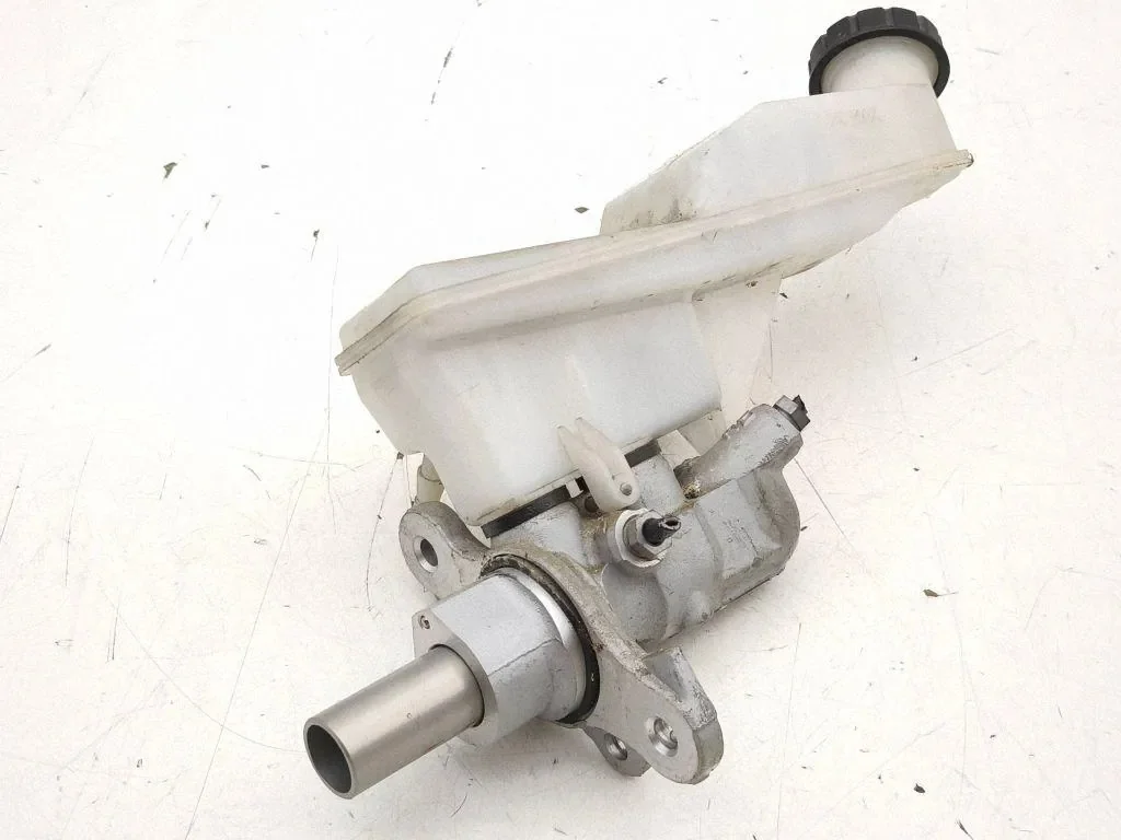Cilindro de freno Mercedes-Benz A2464300102