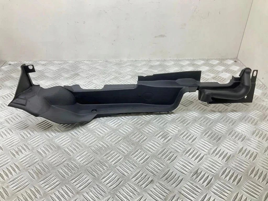 Lokasuojan pääty Audi A4 B9 8W0821169B