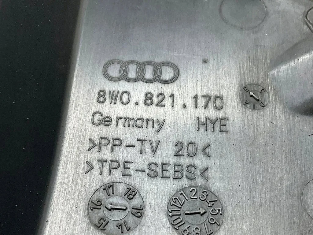 Finitura parafango Audi A4 8W0821170B image 5