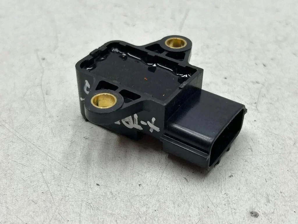 Nissan X-Trail T30 Acceleration Sensor 479308H300 image 4