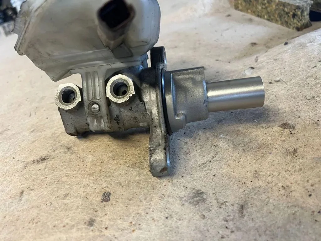 Cilindro de freio Citroën C4 I Usado image 10