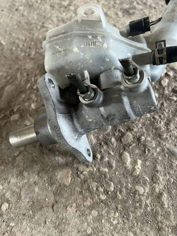 Cylindretto freno Peugeot 4007 2.2 HDi usato