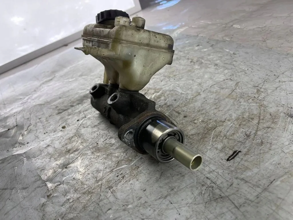 Cilindro de freio Mercedes-Benz V 2.2 Diesel image 4