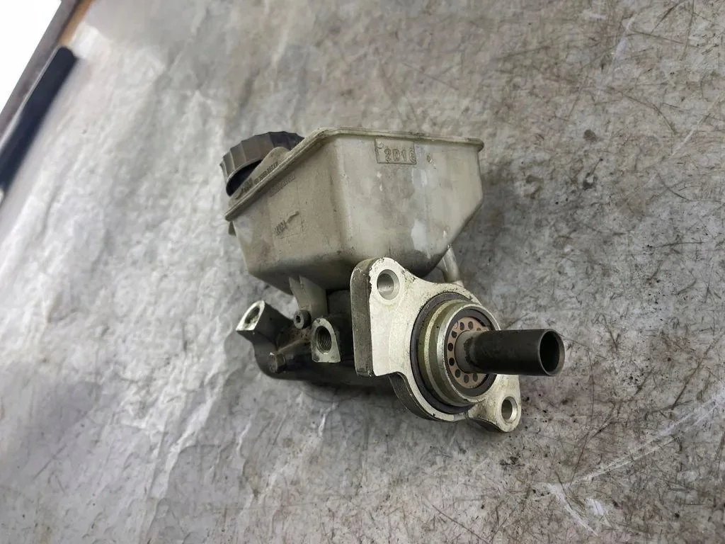 Volvo 8646006 Cylindre de frein usagé