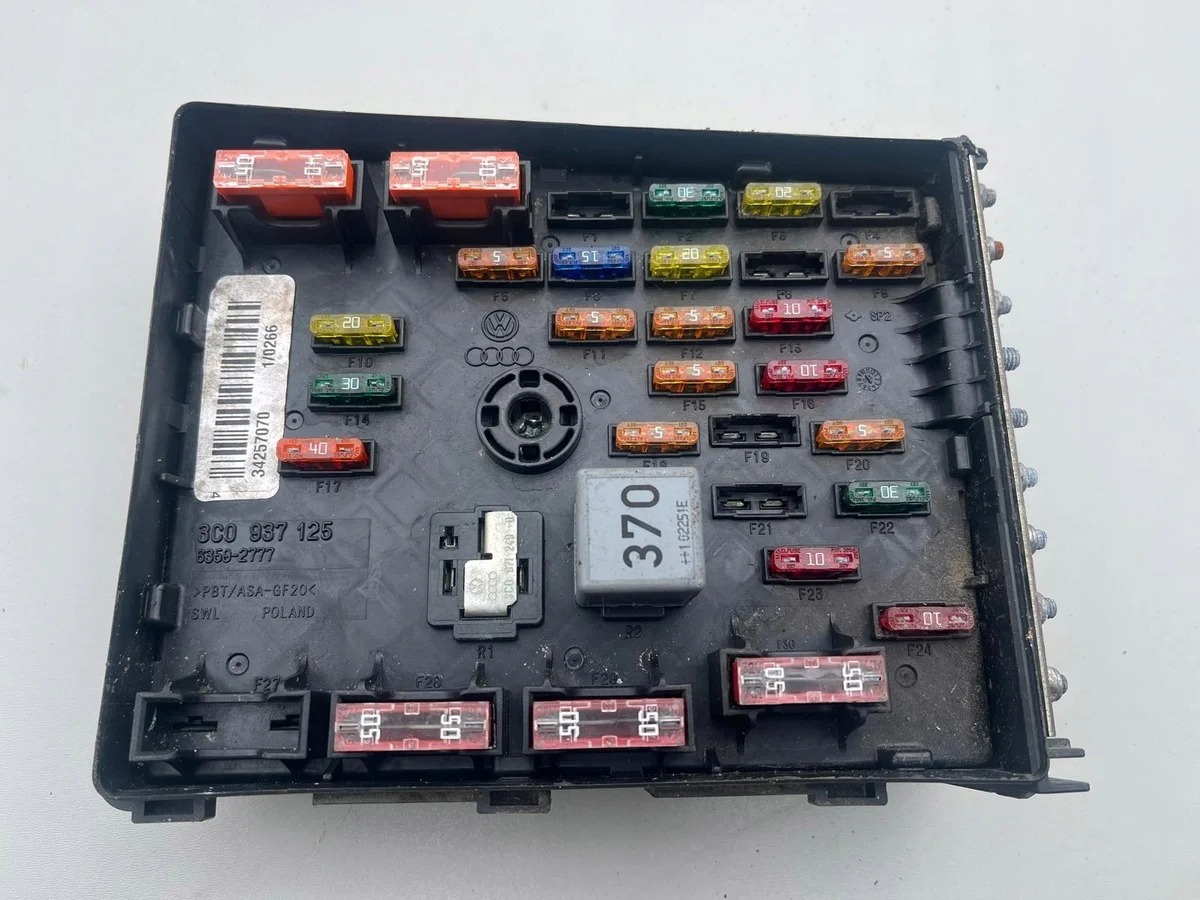 Zekeringkast VW Passat B6 3C0937125
