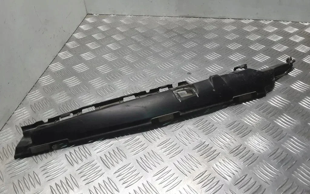 Lexus IS II lokasuojan pääty 5382353010