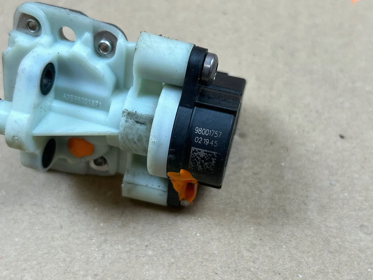 Capteur AdBlue Mercedes Sprinter W906 98001757 image 5