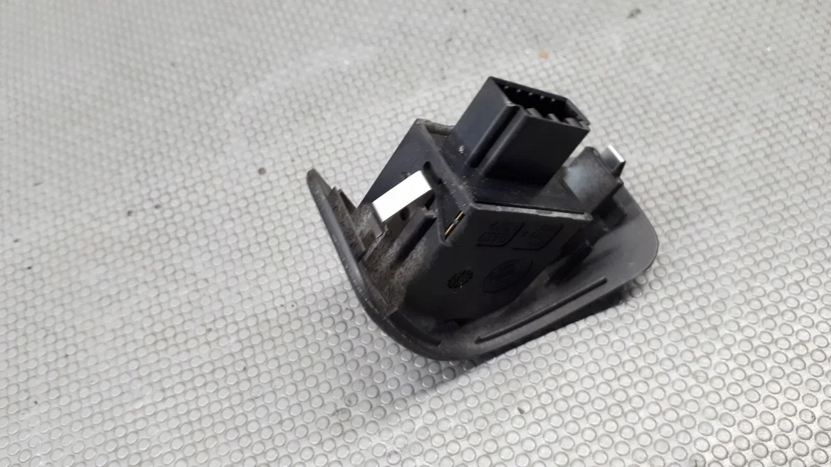 Lancia Lybra 26423 Interruttore Console Usato image 6