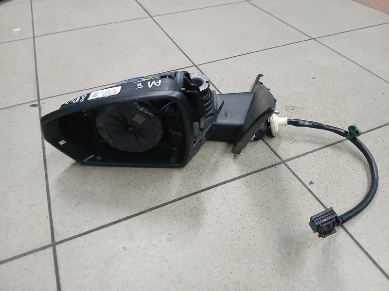 Audi A1 peili vasen 82B857501F