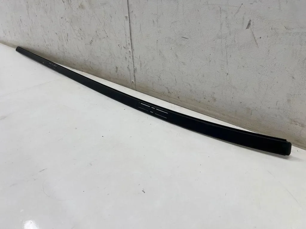 Listva dachowa lewa BMW F40 7461829 image 3