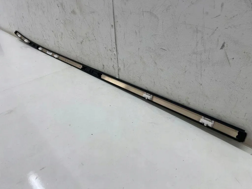 Listva dachowa lewa BMW F40 7461829 image 6
