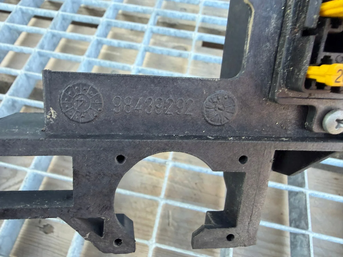 Boîte à fusibles IVECO EUROCARGO 98439292