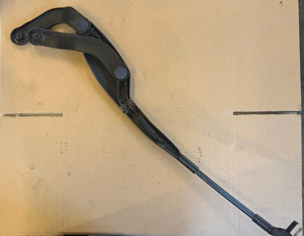 Pyyhkijänvarsi Mercedes W211 W219 CLS Oikea