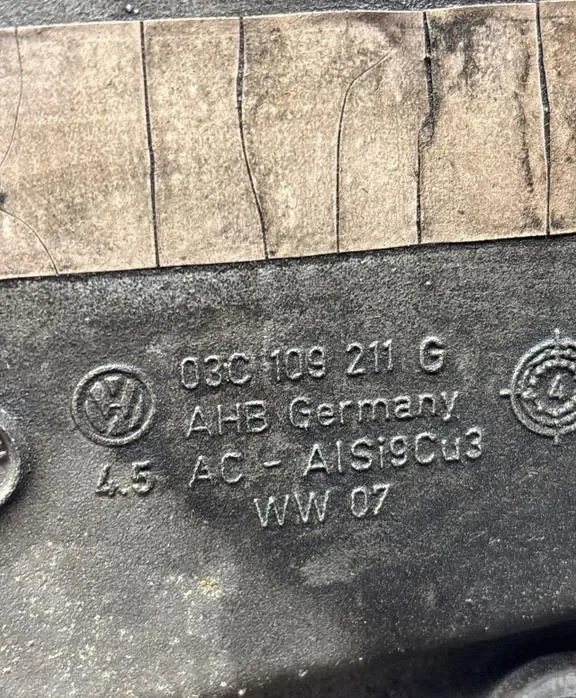Abdeckung Steuerkette VW Golf V 1.6L 03C109211G image 7