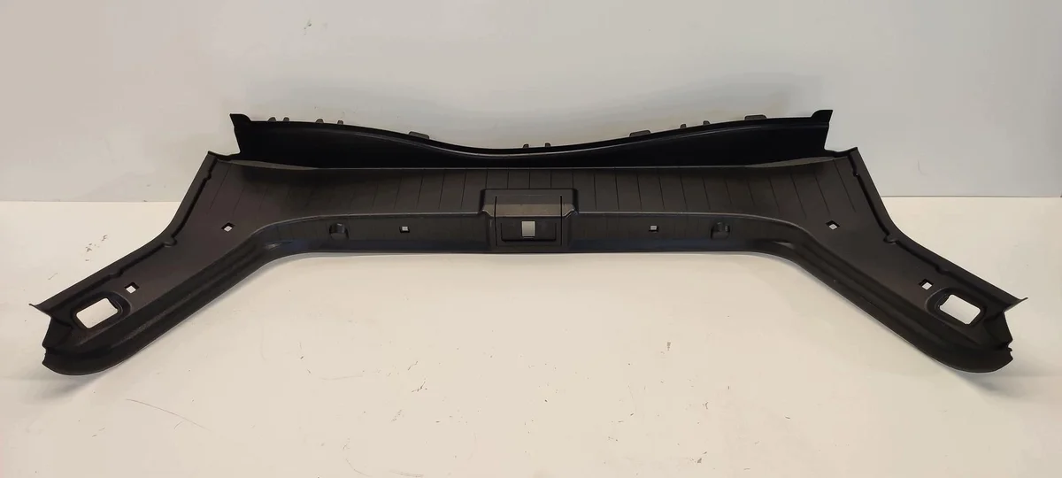 MERCEDES W211 Protection seuil coffre A2116900641