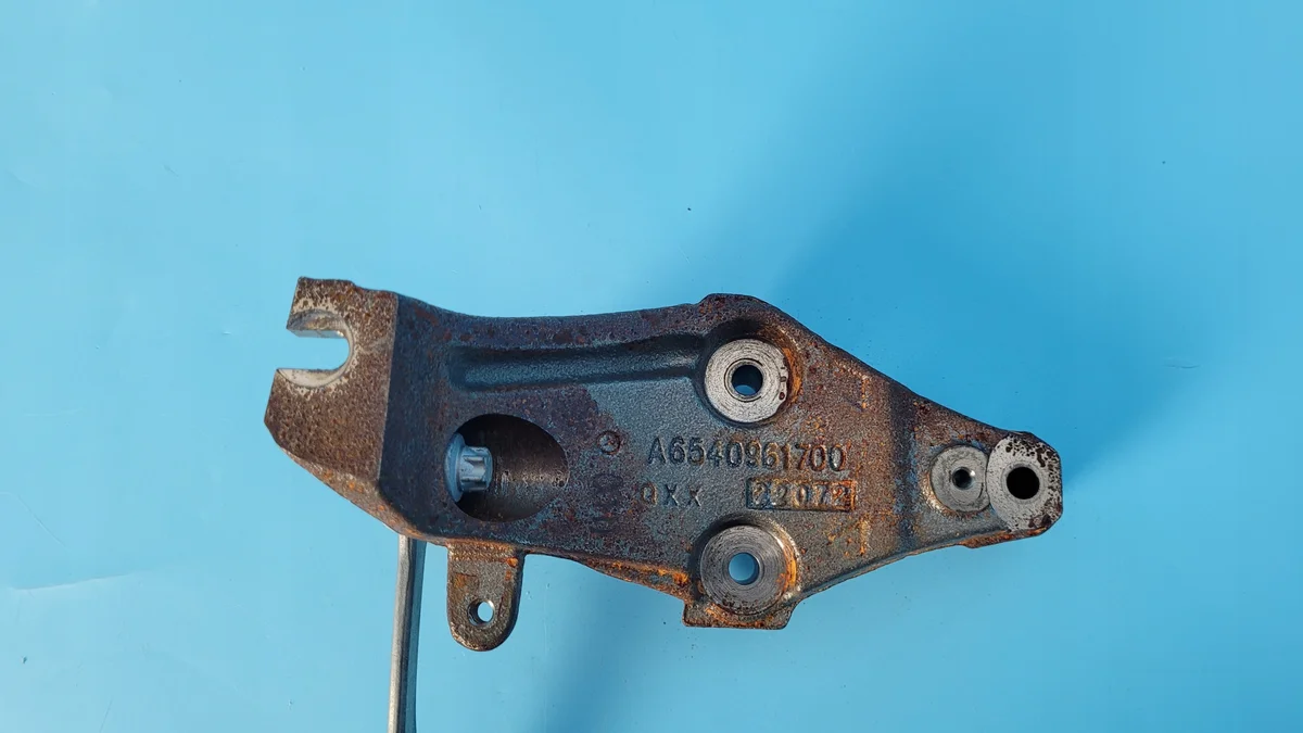 Support moteur Mercedes W206 A6540961700 image 7