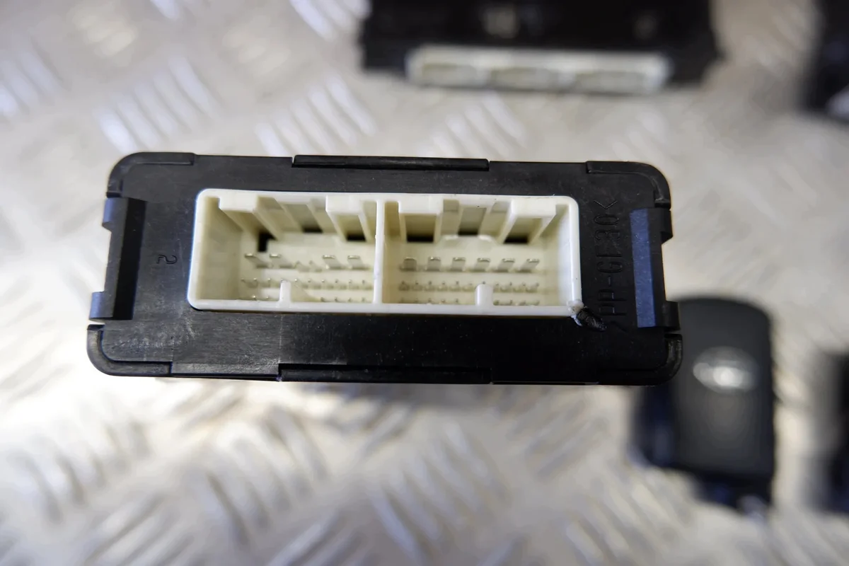 Zündmodul Toyota Prius Plus 8998147640 image 7