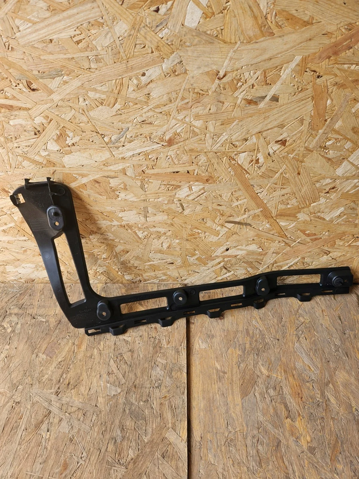 Ford Focus MK3 Kombi Tailgate Trim Clip Right