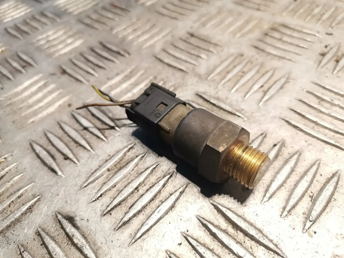 Coolant Temp Sensor BMW 7 (E38) 8363677