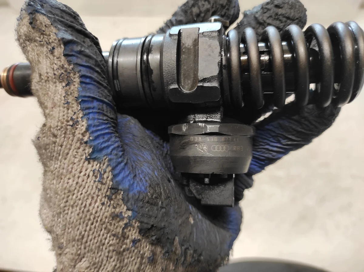 Inyector Seat Altea 1.9 TDI Usado image 3