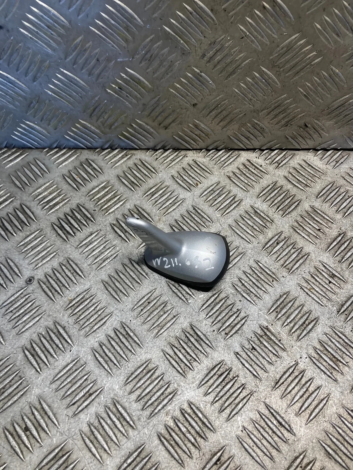 Mercedes E-Class T-Model Antenna 2218202075