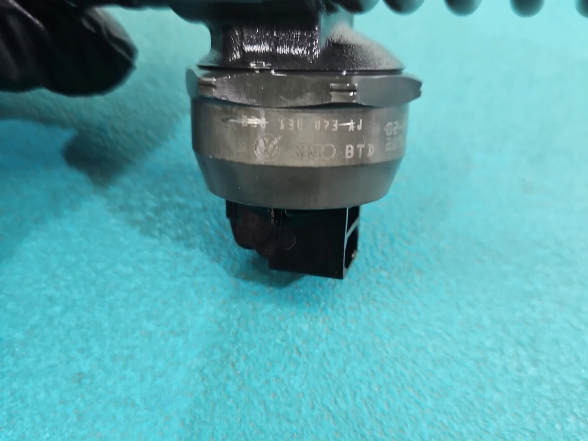 Inyector 1.9 TDI Usado 0414720037 image 3