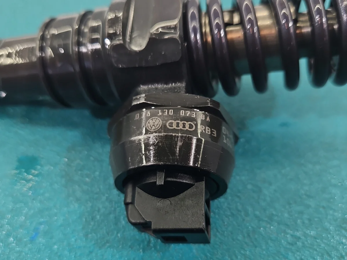 Inyector 1.9 TDI Usado 0414720216 image 3