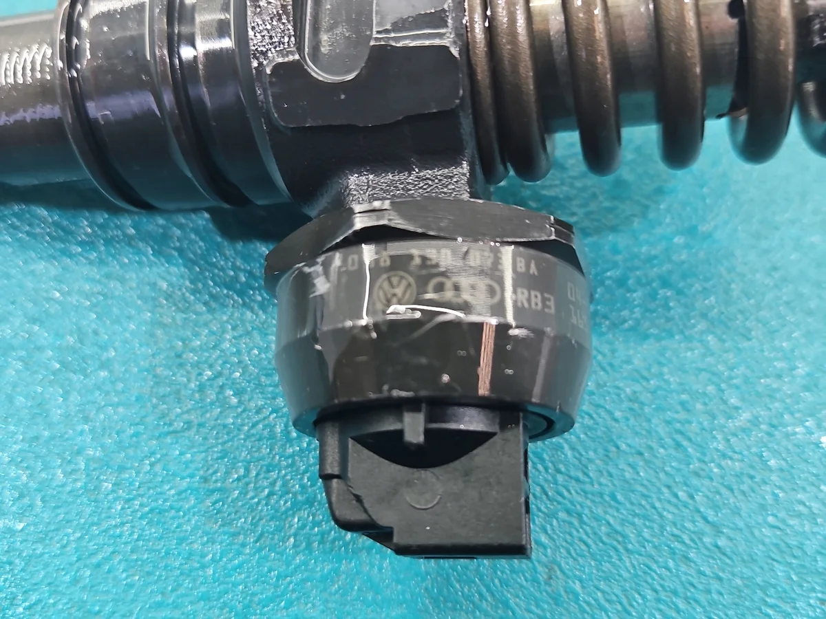 Inyector 1.9 TDI Usado 0414720216 image 3