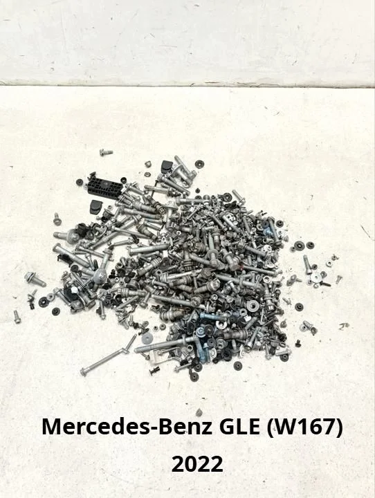 Mercedes-Benz GLE 2022 Ruuvi OEM 318900