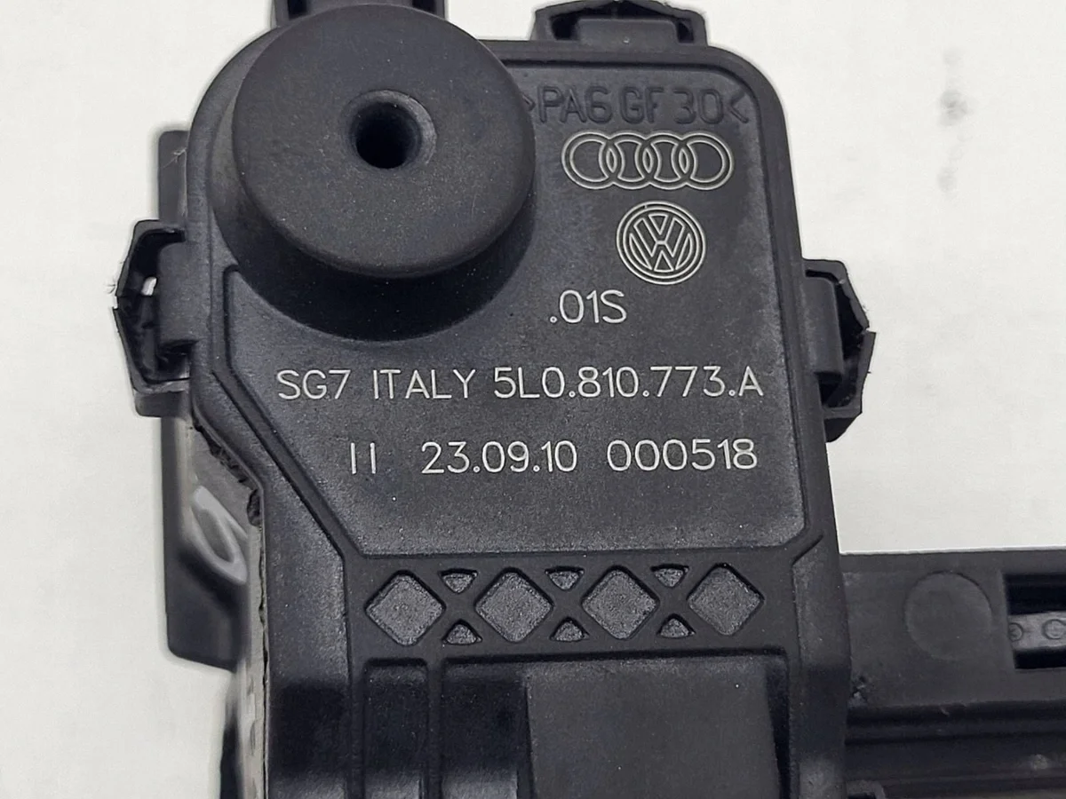 Skoda Yeti 5L0810773A Serrure trappe carburant image 6