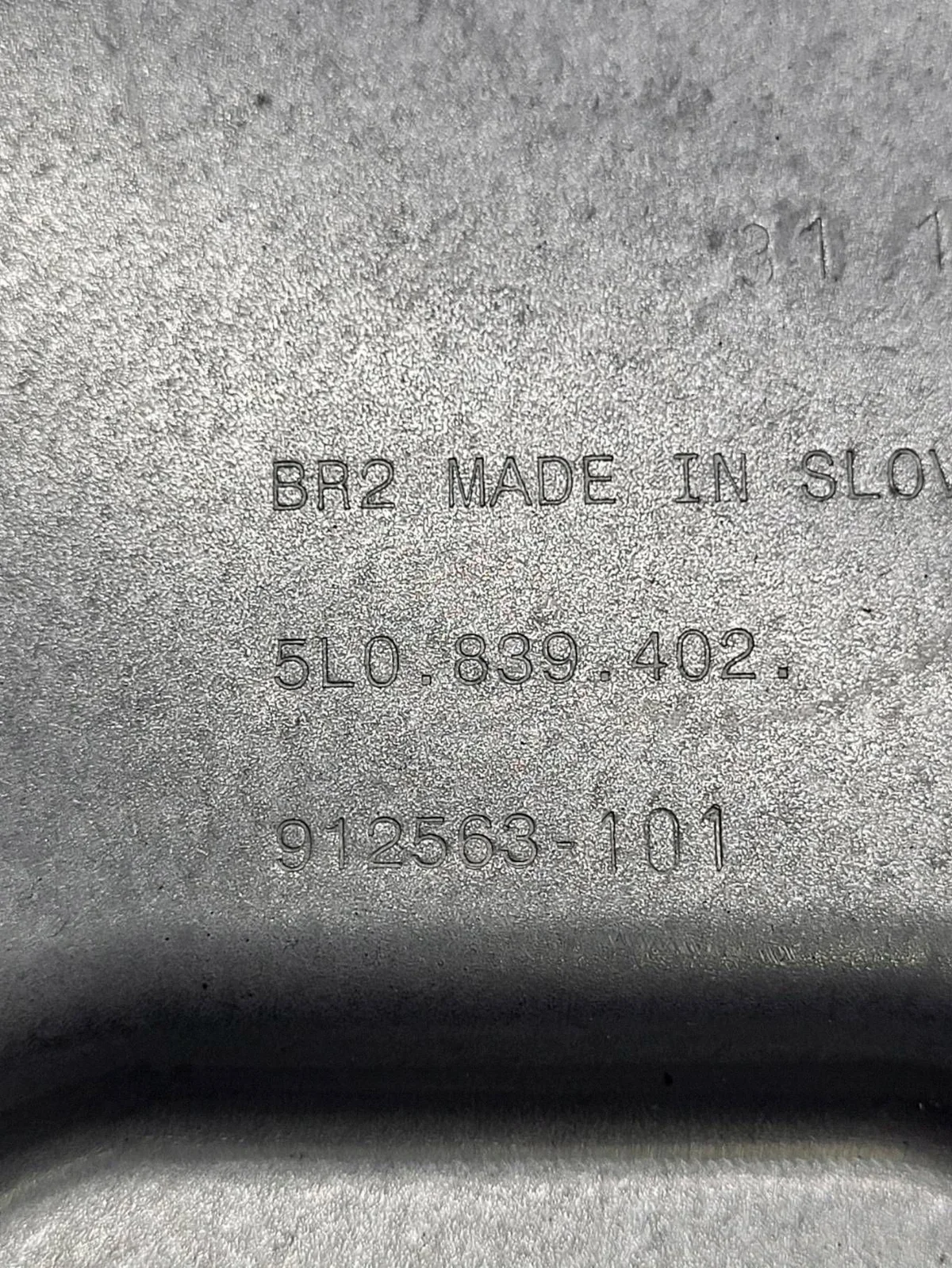 Skyltdragare bak höger Skoda Yeti 5L0839402 image 4