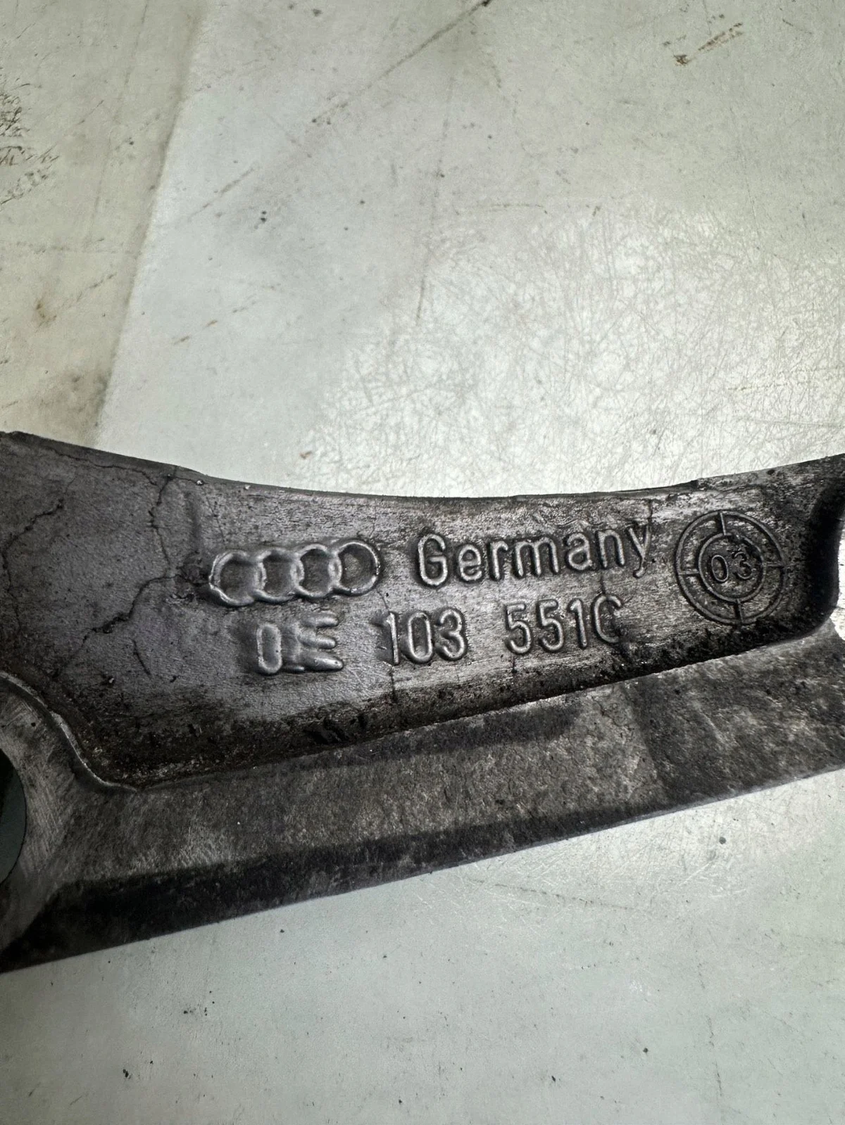 Audi A4 S4 B6 8E 8H Distanzstück Getriebe image 3