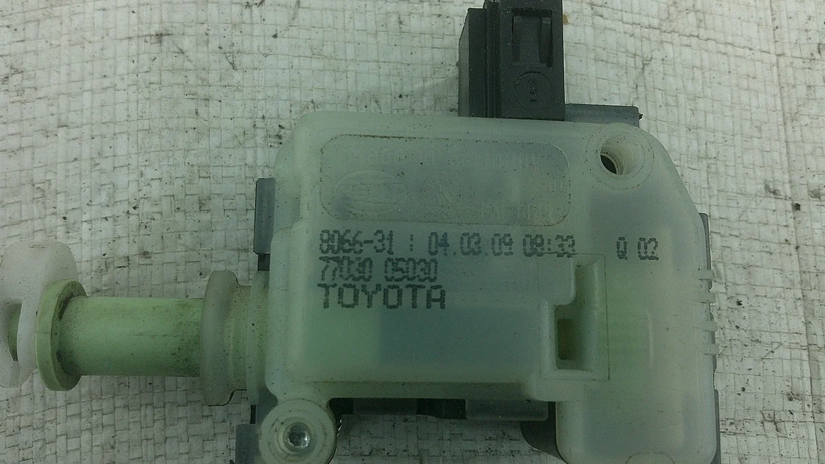 Atuador Tampa Combustível Toyota Avensis T27 T29