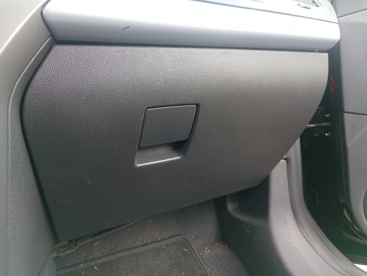 Opel Astra H GTC FL Handschuhfach MM-0209-68