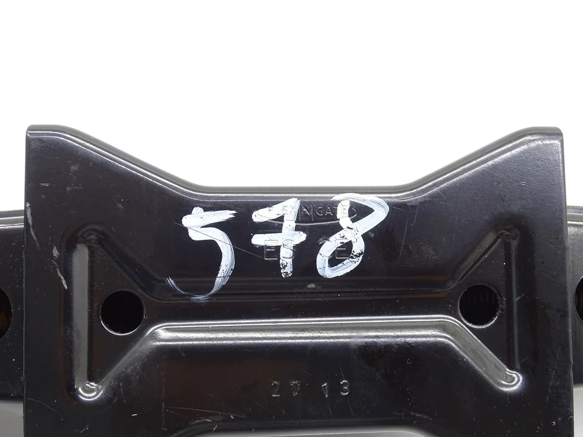 Macaco Audi A3 8V Usado OEM 8V0011031 image 5