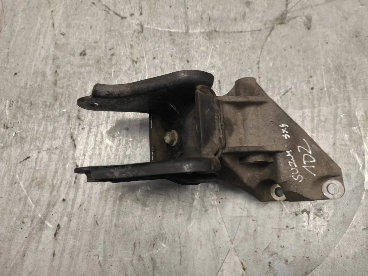 Moottorin tukijalka Suzuki SX4 (10-13) 1.6