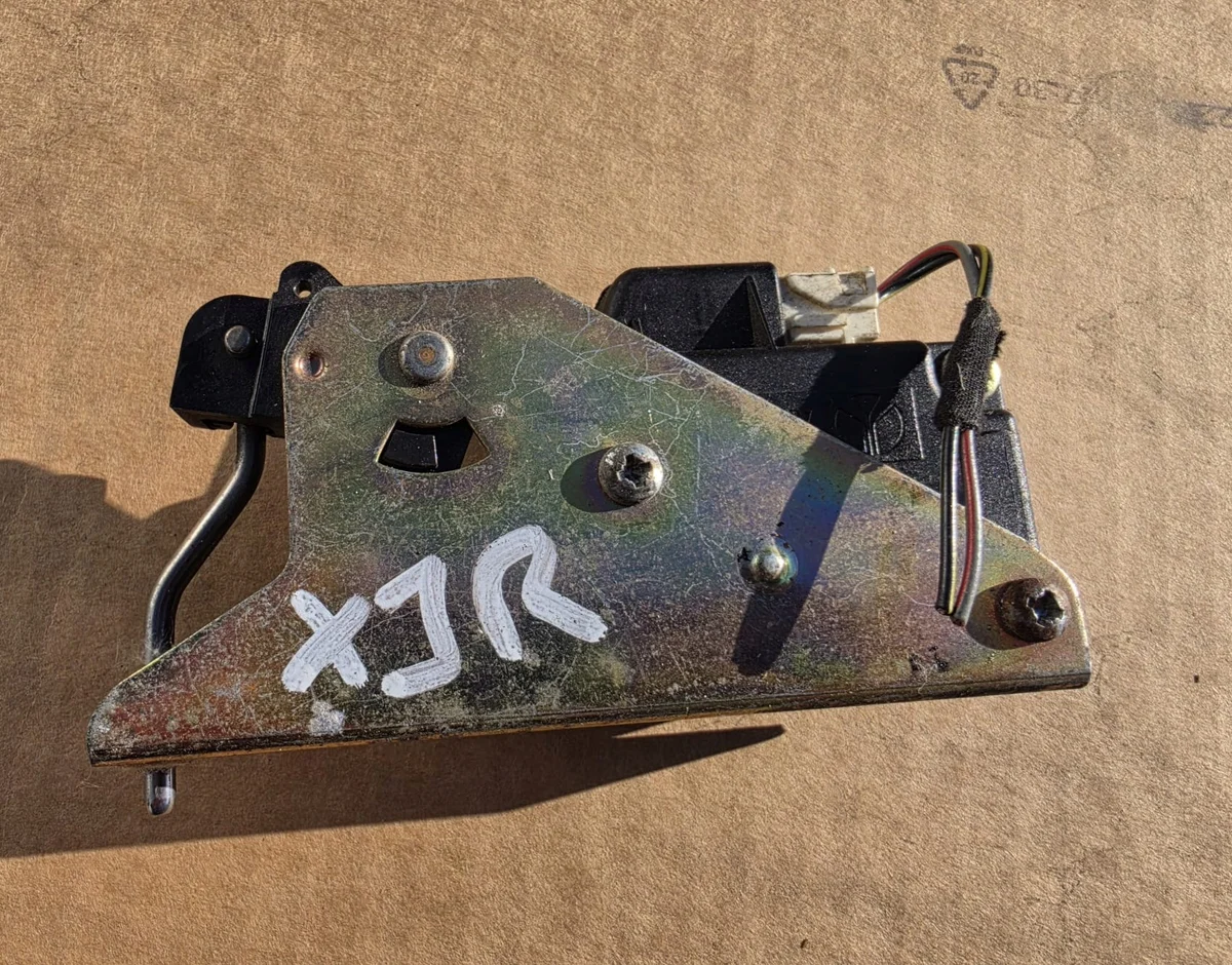 Klappe Kraftstofftank Deckel Motor Jaguar XJ Gebraucht image 3