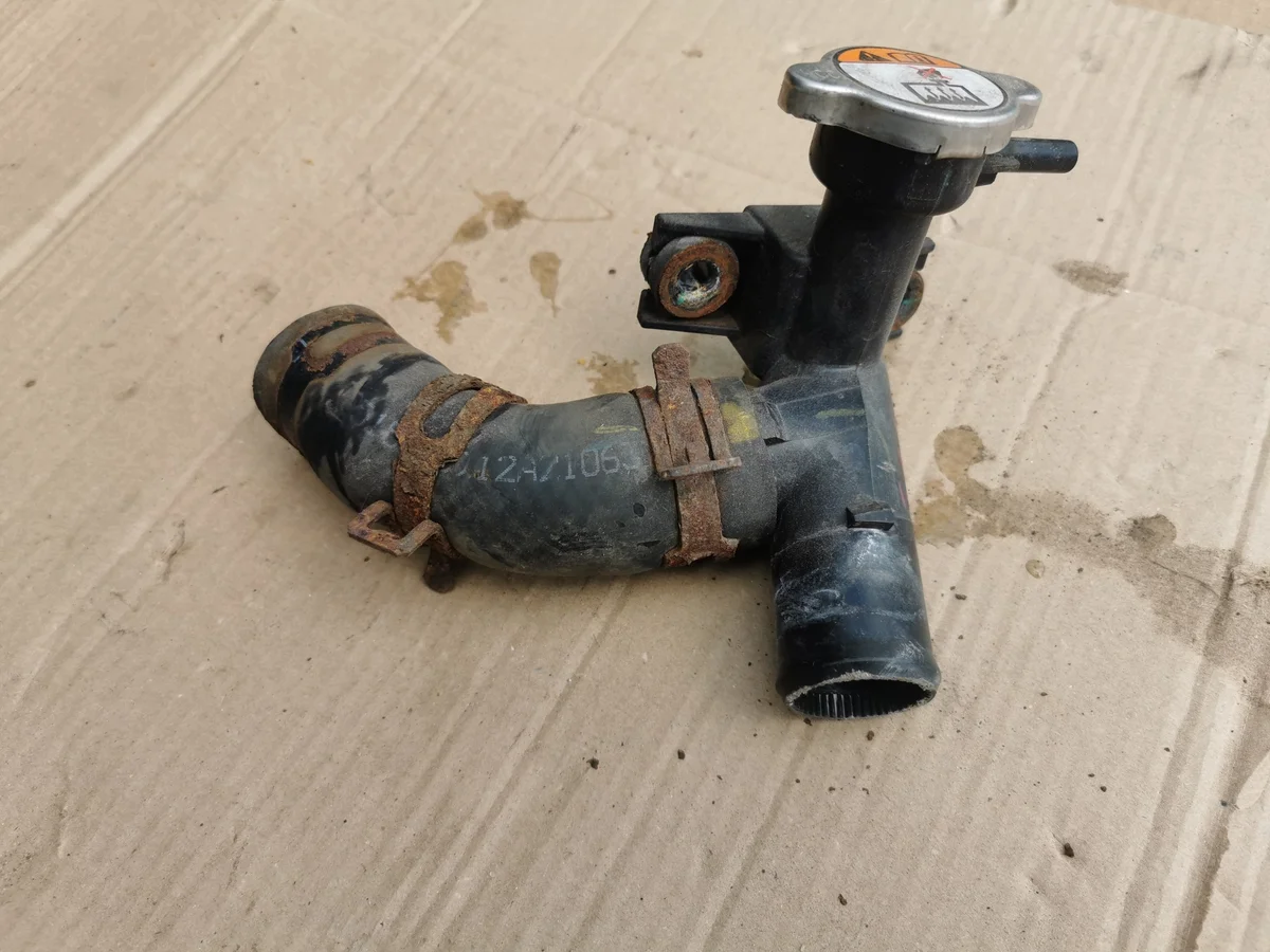 Hyundai i30 II 1.6 CRDI Coolant Pipe Elbow