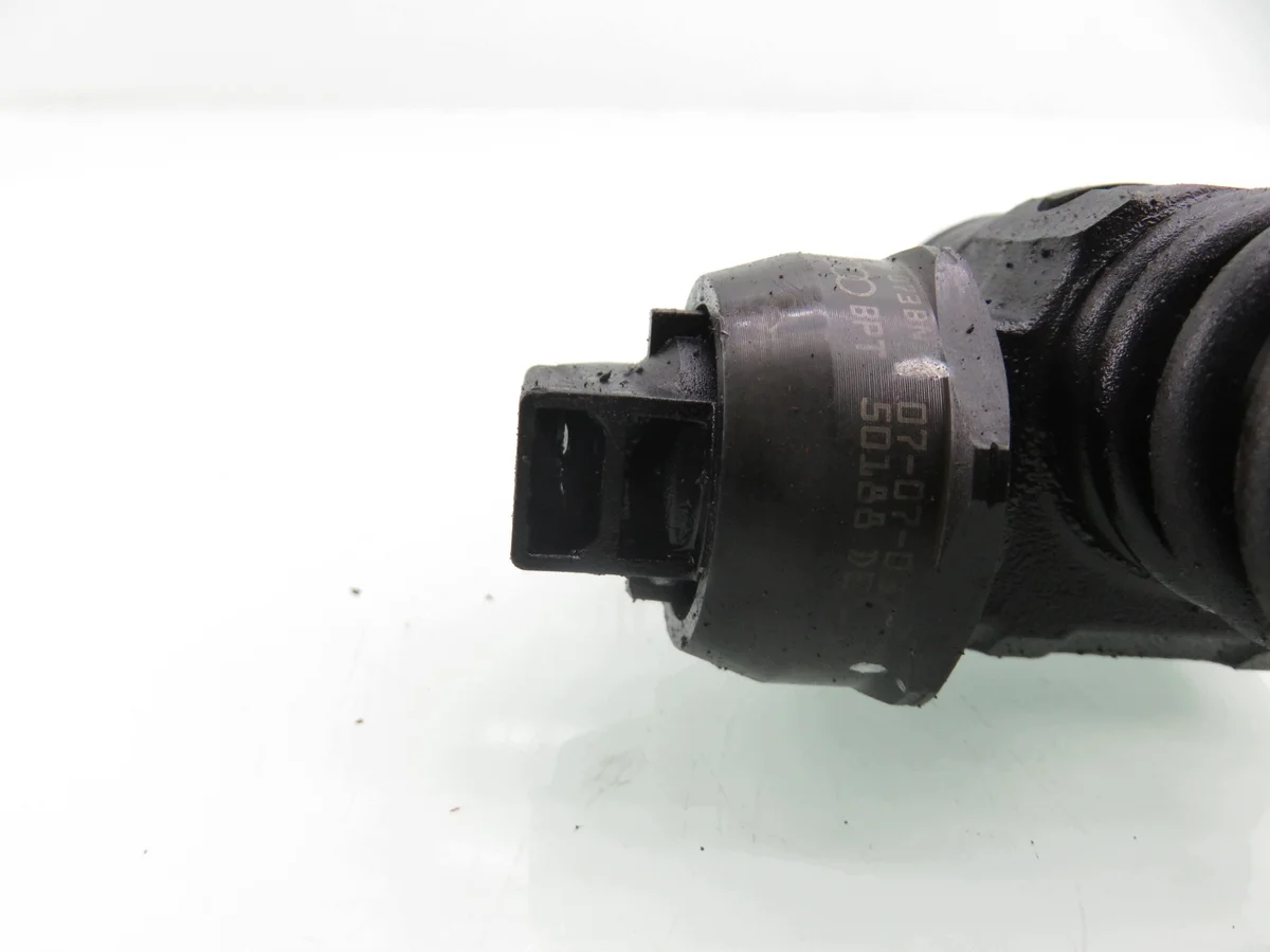 Inyector VW Golf Plus 1.9 TDI Usado image 4