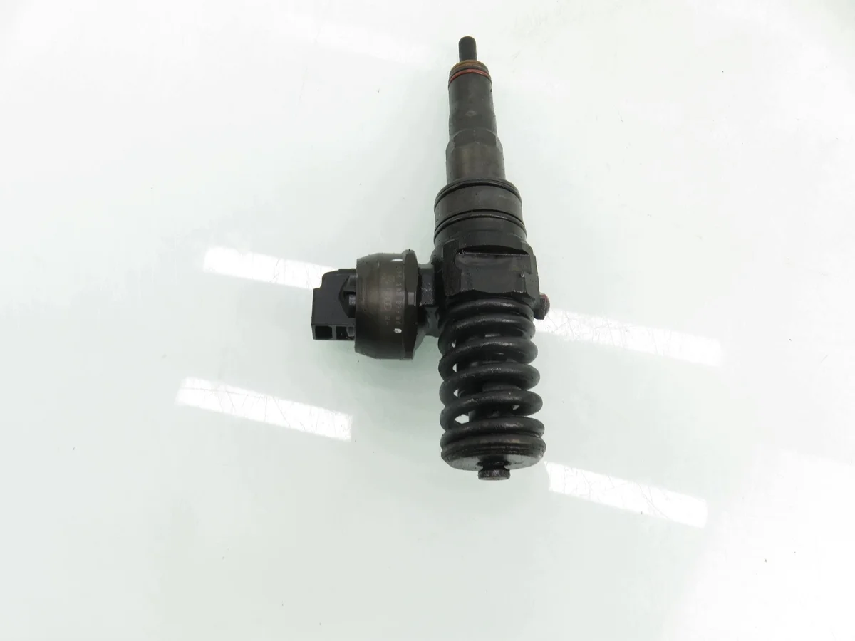 Injektor VW Passat B6 2.0 TDI BMP gebraucht image 3