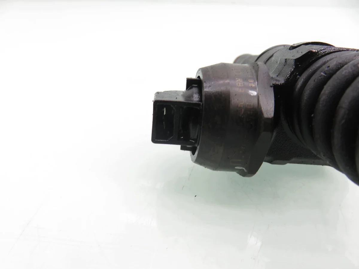 Injektor VW Passat B6 2.0 TDI BMP gebraucht image 4