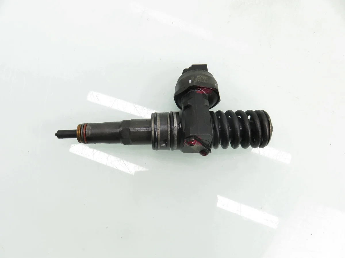 Injektor VW Passat B6 2.0 TDI BMP gebraucht image 5