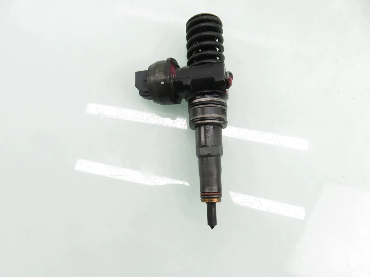 Injektor VW Passat B6 2.0 TDI BMP gebraucht image 6
