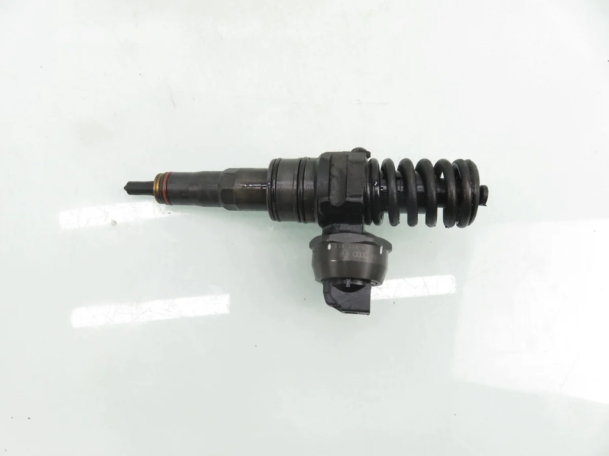 Injektor VW Passat B6 2.0 TDI BMP gebraucht image 6
