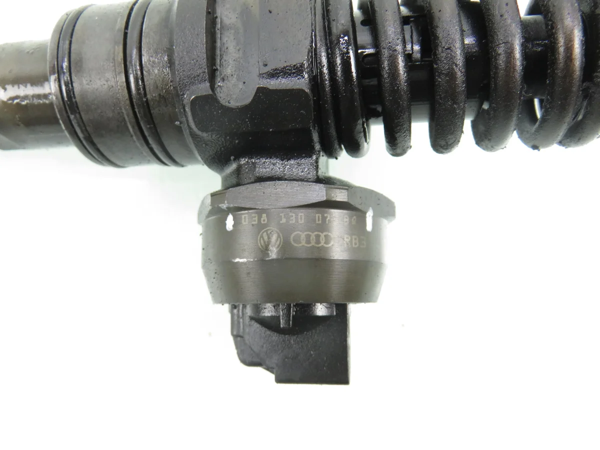 Injektor VW Passat B6 2.0 TDI BMP gebraucht image 7