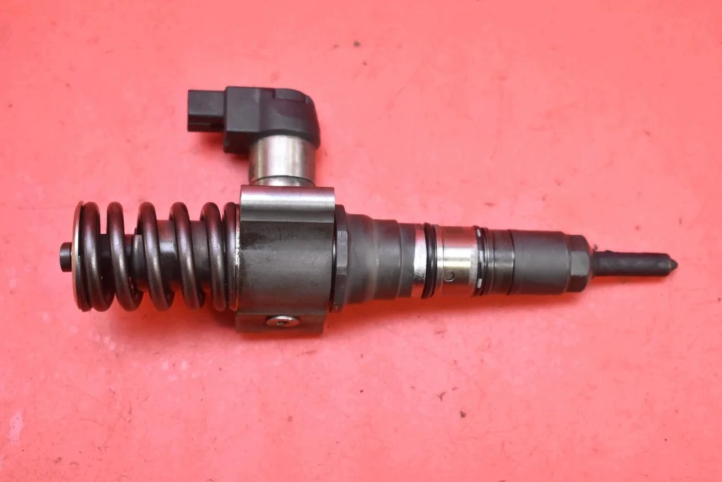 Inyector Bomba 03G130073S VW Passat B6 2.0 TDI image 4