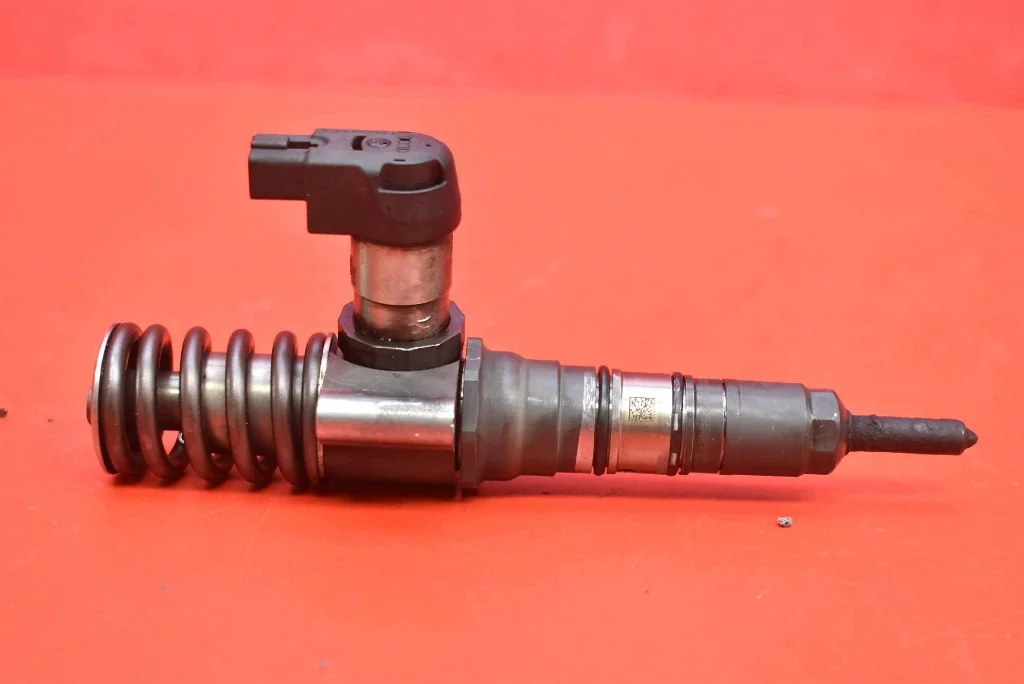 Inyector Bomba 03G130073S VW Passat B6 2.0 TDI image 5