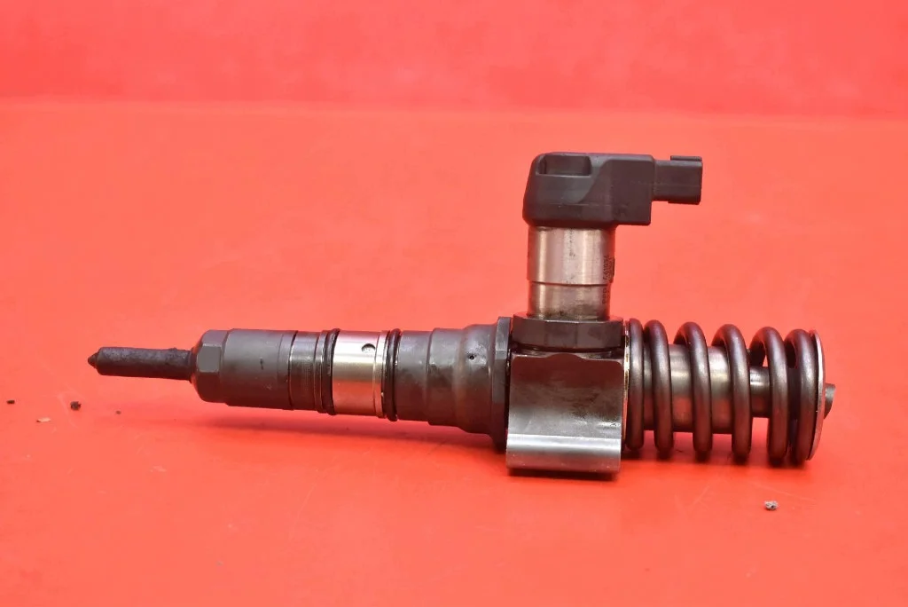Inyector Bomba 03G130073S VW Passat B6 2.0 TDI image 7