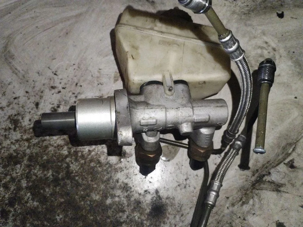 Cylindre de frein BMW 3 Cabrio E46 2.2L image 3