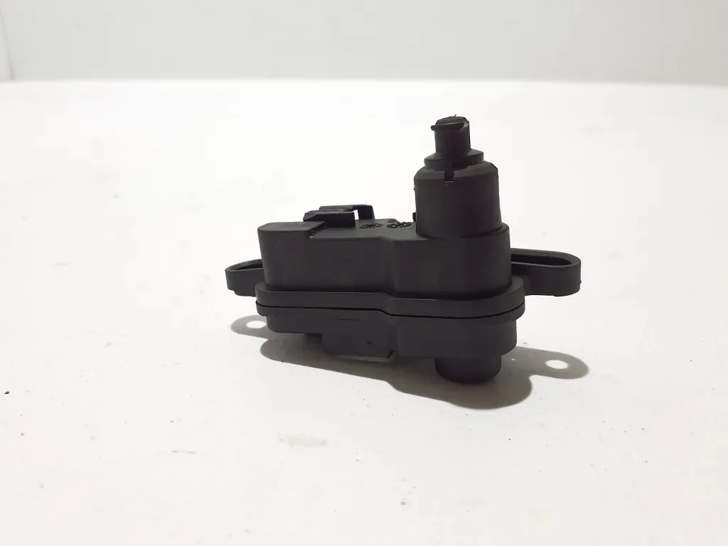 Audi 8V4862159B Befestigungselement gebraucht image 3